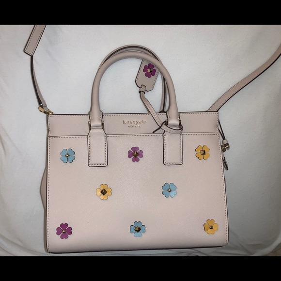 kate spade Handbags - Kate spade purse with flowers